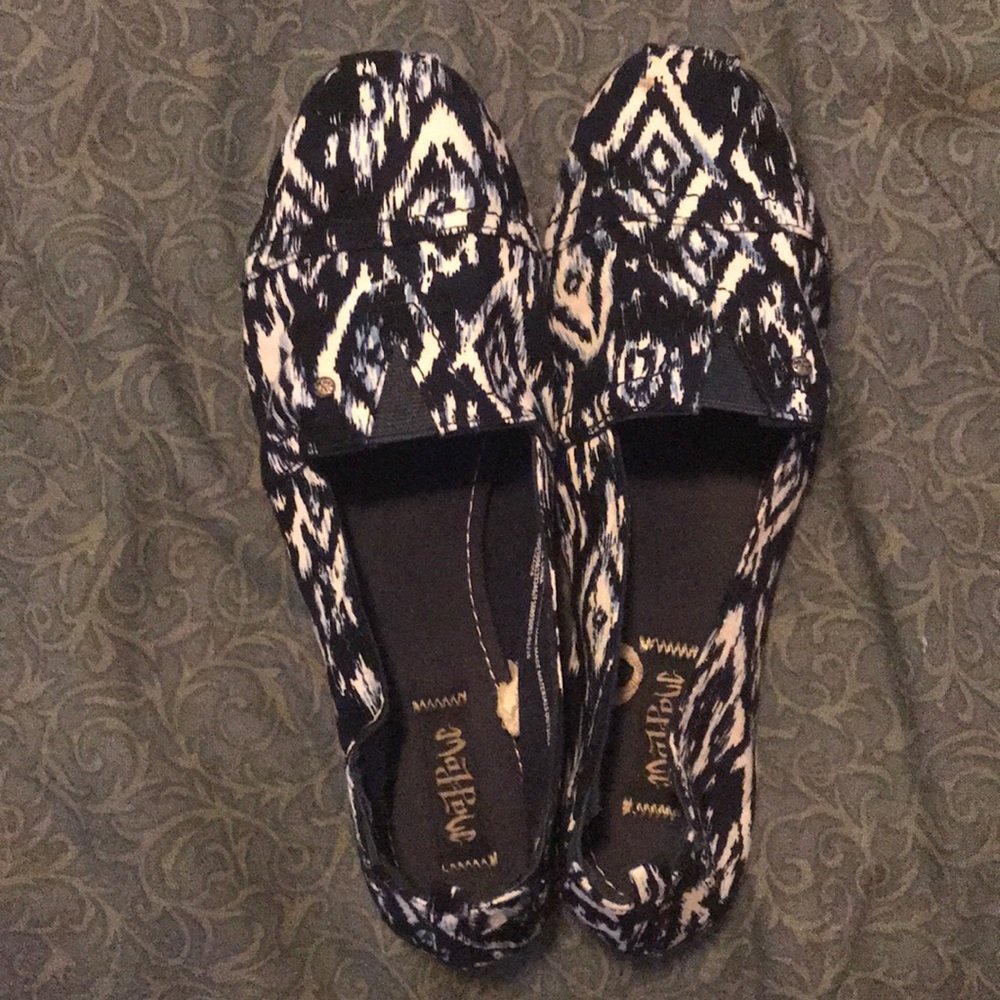 Size 10 flats